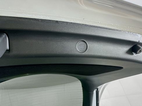 Used 2023 Tesla Model Y RWD image 29