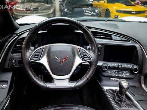 Used 2019 Chevrolet Corvette Stingray Coupe w/ 1LT RWD image 89