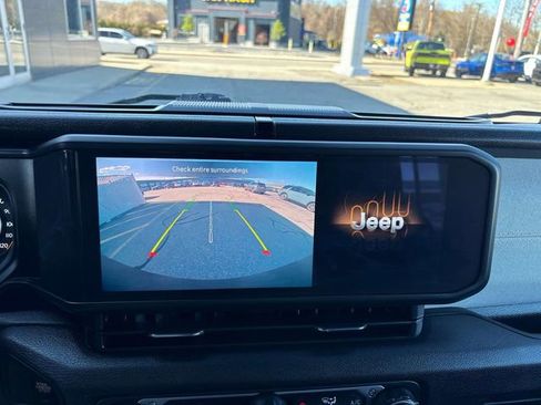 Used 2024 Jeep Wrangler Sport S AWD/4WD image 21