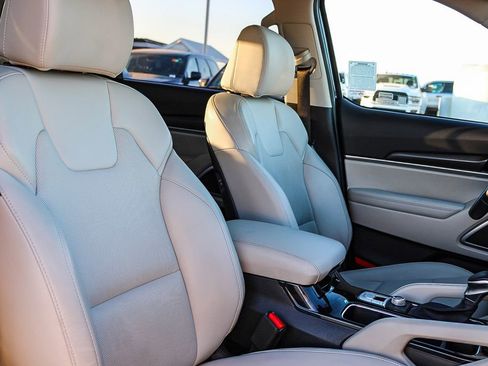 Used 2025 Kia Telluride S FWD image 16