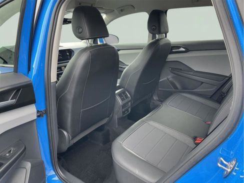 Used 2023 Volkswagen Taos SE w/ Black Wheel Package image 13