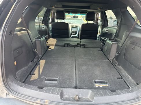 Used 2015 Ford Explorer XLT w/ Equipment Group 202A AWD/4WD image 10