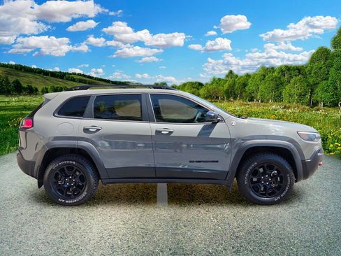 Used 2023 Jeep Cherokee Trailhawk w/ Trailer Tow Group AWD/4WD image 7