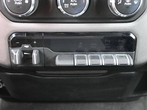 Used 2022 RAM 1500 Big Horn AWD/4WD image 9