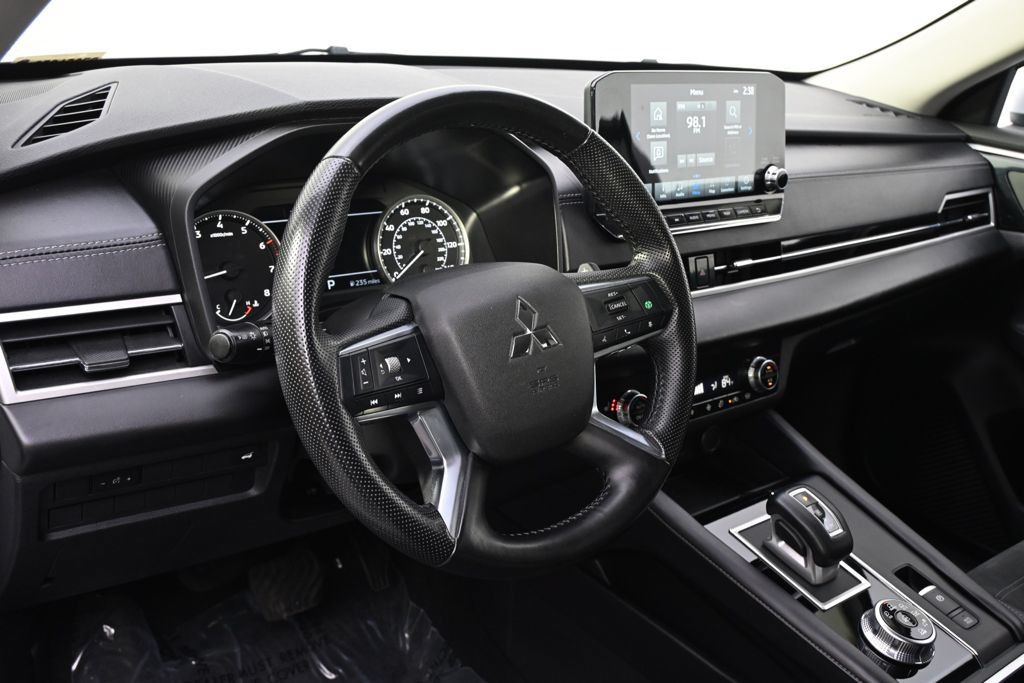 Used 2024 Mitsubishi Outlander SE AWD/4WD image 11