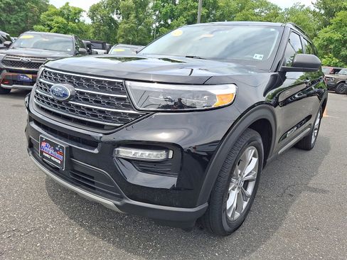 Certified 2023 Ford Explorer XLT w/ Equipment Group 202A AWD/4WD image 4