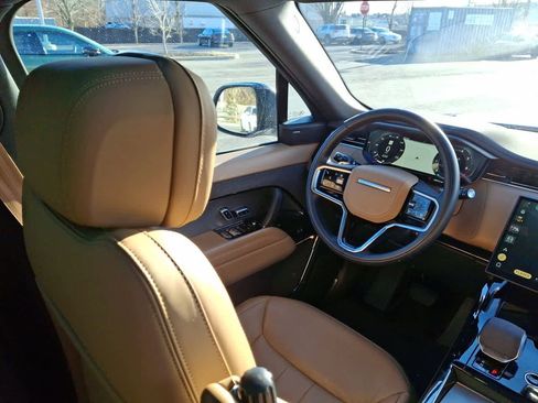 Used 2025 Land Rover Range Rover Sport SE image 15