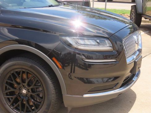 Used 2022 Lincoln Nautilus FWD w/ Premium Package image 5