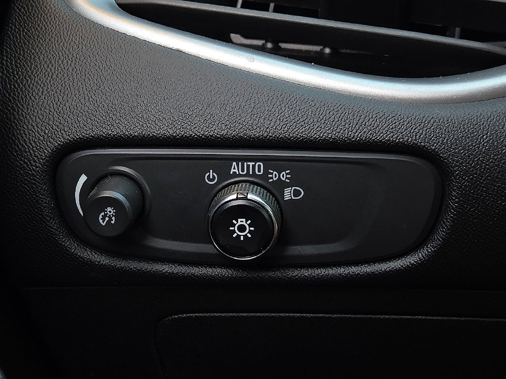 Used 2024 Chevrolet Malibu LT FWD image 17