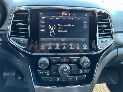 Used 2019 Jeep Grand Cherokee Altitude image 36