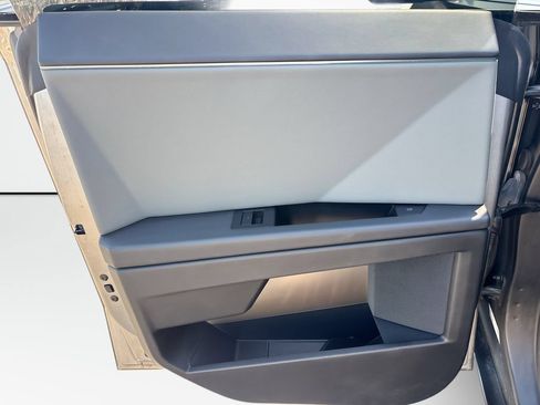 Used 2025 Tesla Cybertruck AWD Crew Cab image 18