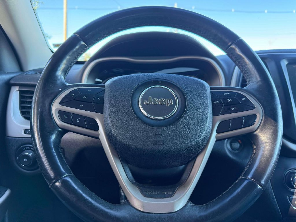 Used 2017 Jeep Cherokee Limited AWD/4WD image 13