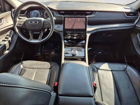 Used 2023 Jeep Grand Cherokee Limited w/ Luxury Tech Group II AWD/4WD image 17