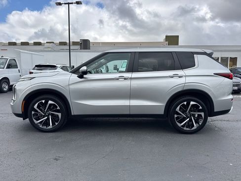 Used 2024 Mitsubishi Outlander SE image 7