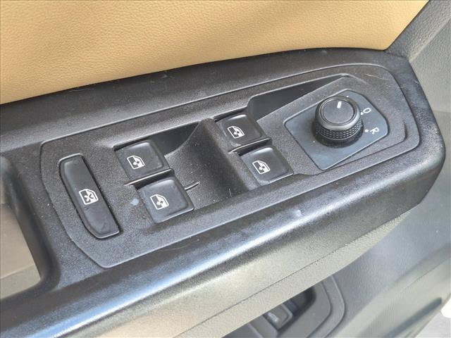 Used 2020 Volkswagen Atlas Cross Sport SE w/ Panoramic Sunroof Package FWD image 6