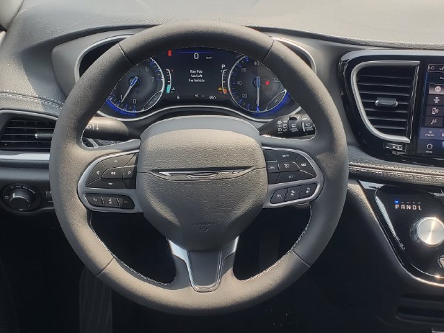 New 2027 Chrysler Pacifica Select AWD/4WD image 15