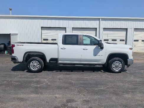 Used 2024 Chevrolet Silverado 2500 LT w/ Convenience Package image 6