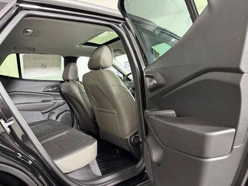 New 2025 Chevrolet Trax ACTIV w/ Sunroof Package image 18