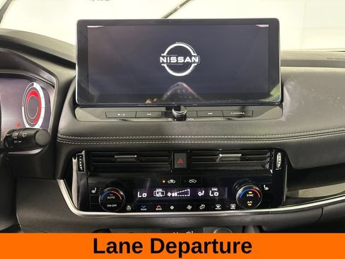 Used 2025 Nissan Rogue SL w/ Tech Package FWD image 21