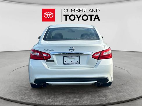 Used 2016 Nissan Altima 2.5 S w/ Power Driver Seat Package FWD image 4