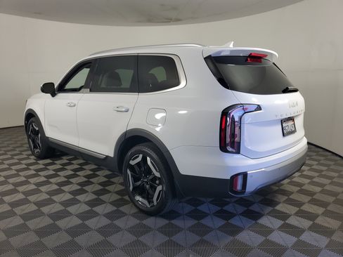 Used 2024 Kia Telluride EX w/ EX Captain's Chair Package image 6