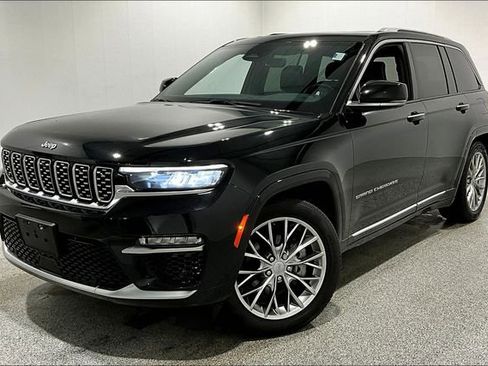 Used 2023 Jeep Grand Cherokee Summit w/ Luxury Tech Group V AWD/4WD image 3