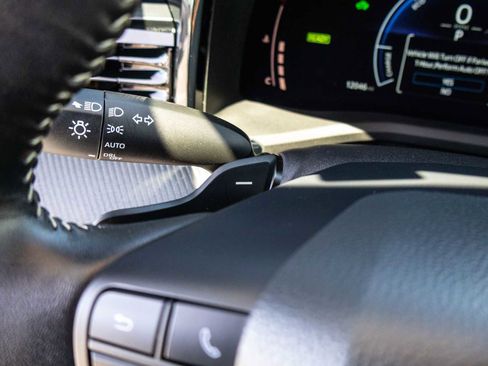 Used 2025 Toyota Camry SE image 40