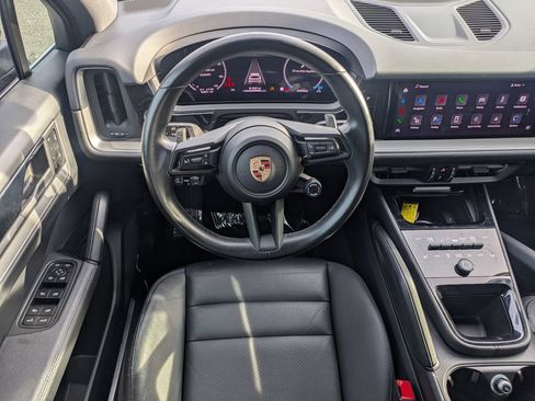 Used 2024 Porsche Cayenne AWD/4WD image 14