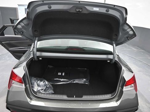 New 2026 Hyundai Elantra SEL Sport FWD image 12