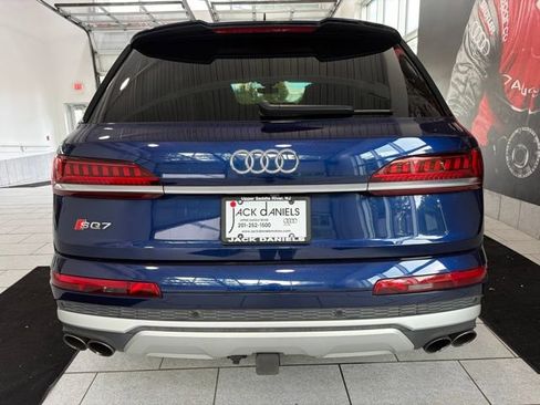 Used 2023 Audi SQ7 Prestige AWD/4WD image 4