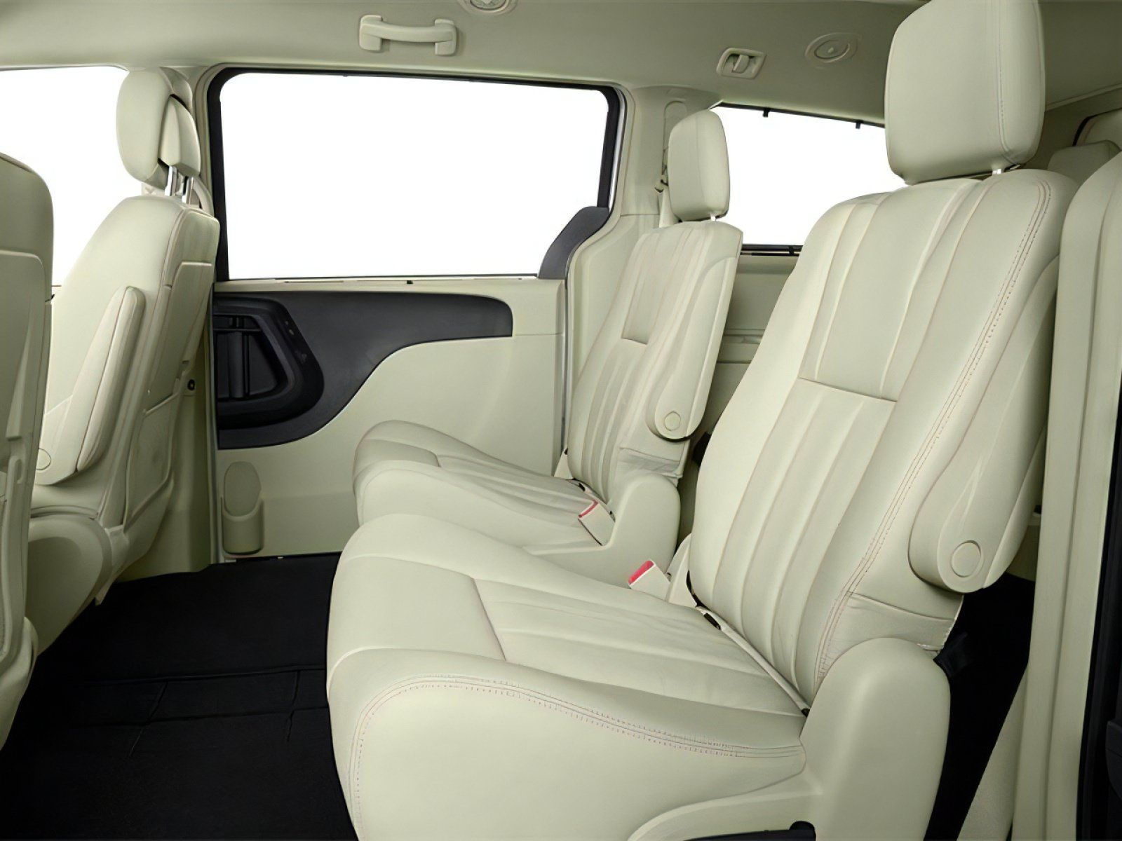 Used 2013 Chrysler Town & Country Touring FWD image 8