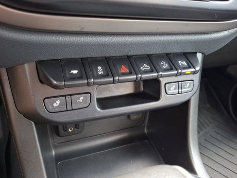 Used 2021 Chevrolet Colorado Z71 AWD/4WD image 22