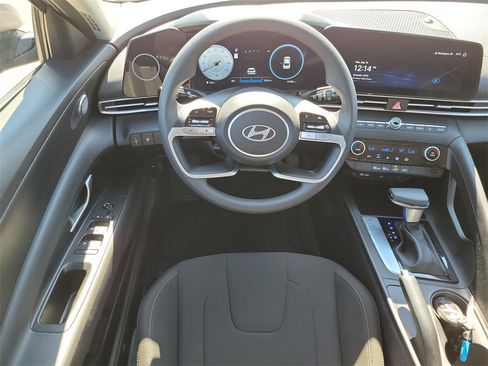 Used 2024 Hyundai Elantra SEL image 10