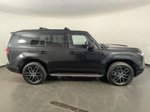 Used 2024 Lexus GX 550 w/ Accessory Package (Z1) image 8