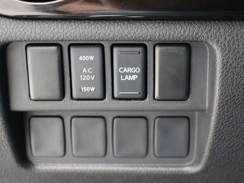 Used 2018 Nissan Titan SV w/ SV Convenience Package image 32