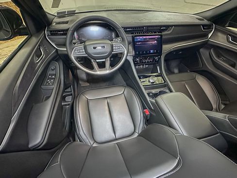 New 2025 Jeep Grand Cherokee Limited w/ Black Appearance Package image 9