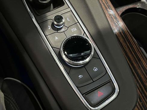 Certified 2024 Cadillac Escalade Premium Luxury image 33