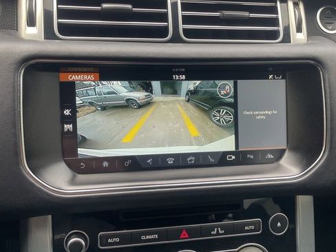 Used 2017 Land Rover Range Rover HSE image 13