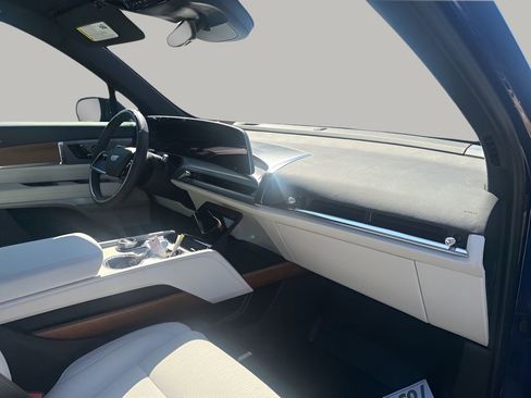 New 2026 Cadillac Vistiq Sport w/ LPO, Floor Liner Package image 14