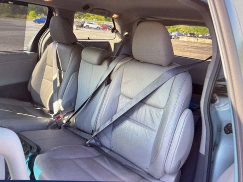 Used 2017 Toyota Sienna XLE w/ XLE Navigation Package FWD image 13