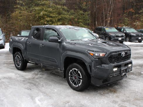 Used 2024 Toyota Tacoma TRD Sport image 3