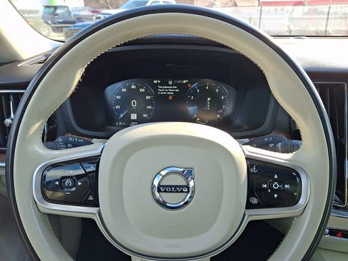 Used 2021 Volvo S60 T6 Momentum w/ Climate Package image 25