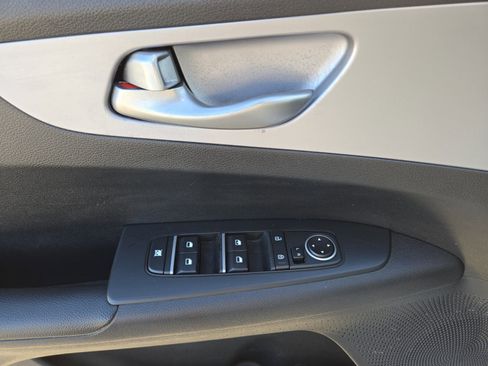 Certified 2022 Kia Forte LXS image 17