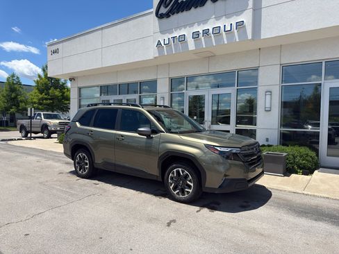 Used 2026 Subaru Forester Premium AWD/4WD image 1