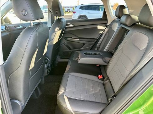 New 2026 Volkswagen Taos SE image 18