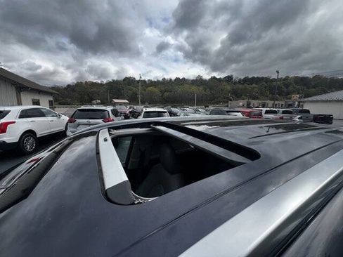 Used 2020 Toyota Highlander XLE image 11