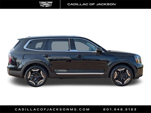 Used 2024 Kia Telluride EX w/ EX Captain's Chair Package image 3