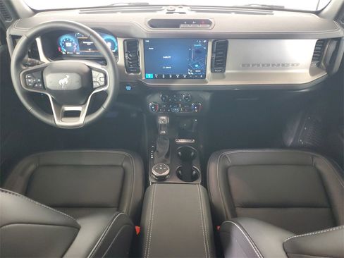 Used 2025 Ford Bronco Outer Banks image 12