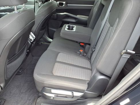 Used 2023 Kia Sorento LX AWD/4WD image 12