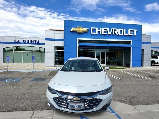 Used 2019 Chevrolet Malibu LT w/ Leather Package FWD image 3